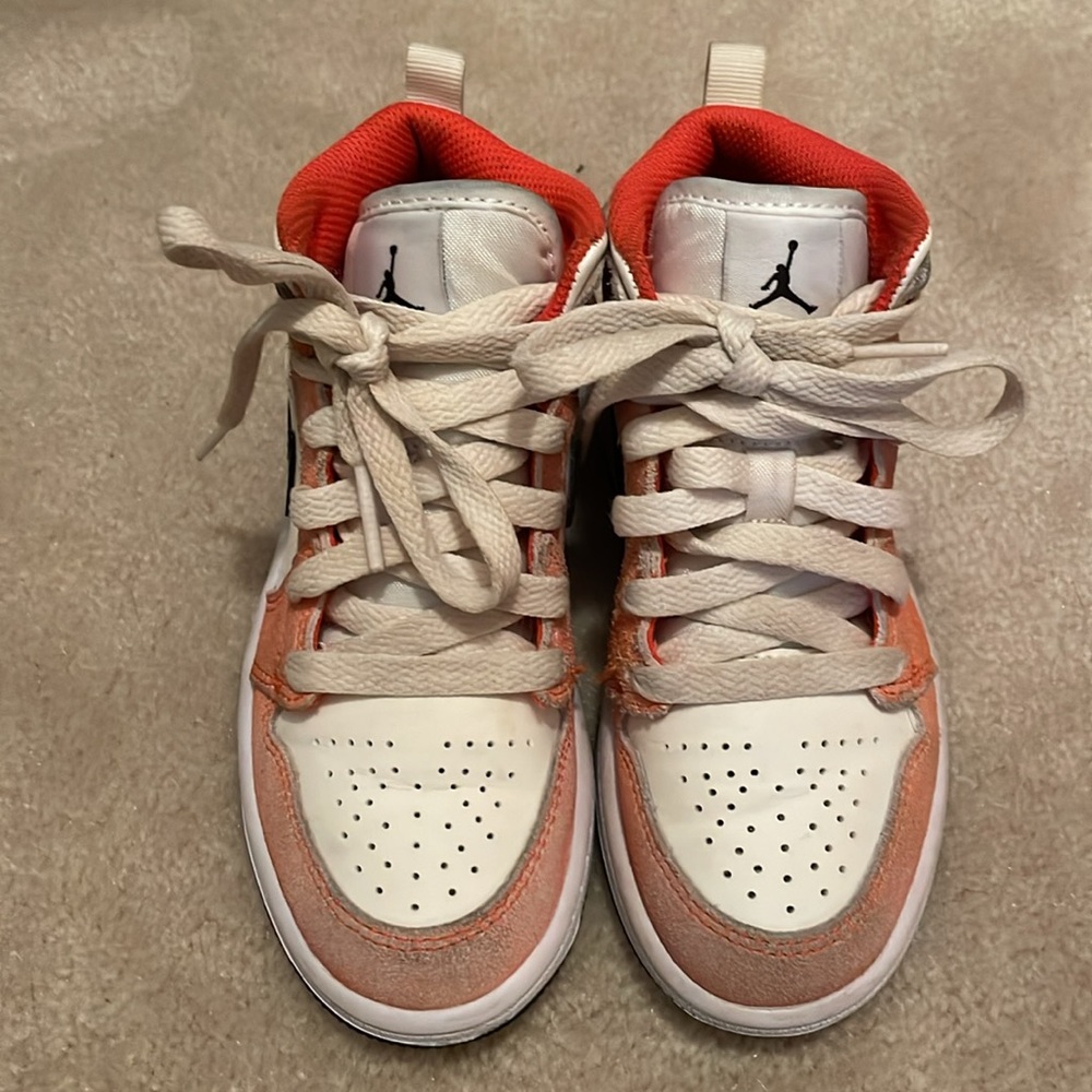 Air Jordan 1 Mids Boys size 11 - Picture 2 of 6